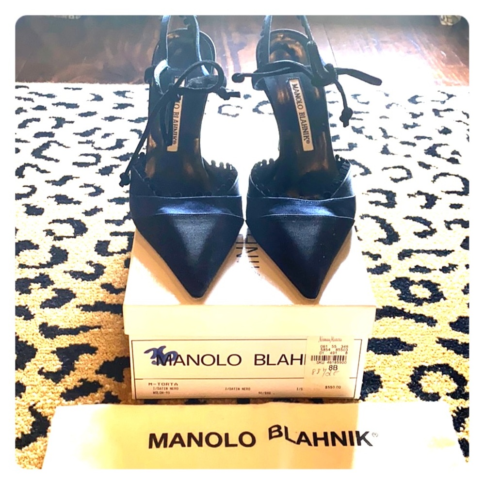 ⚫️ Manolo Blahnik ⚫️ M-Torta Satin Heels